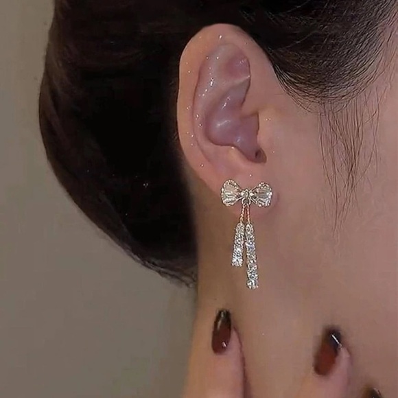 ✨ bow rhinestones earrings ✨​​​​​​